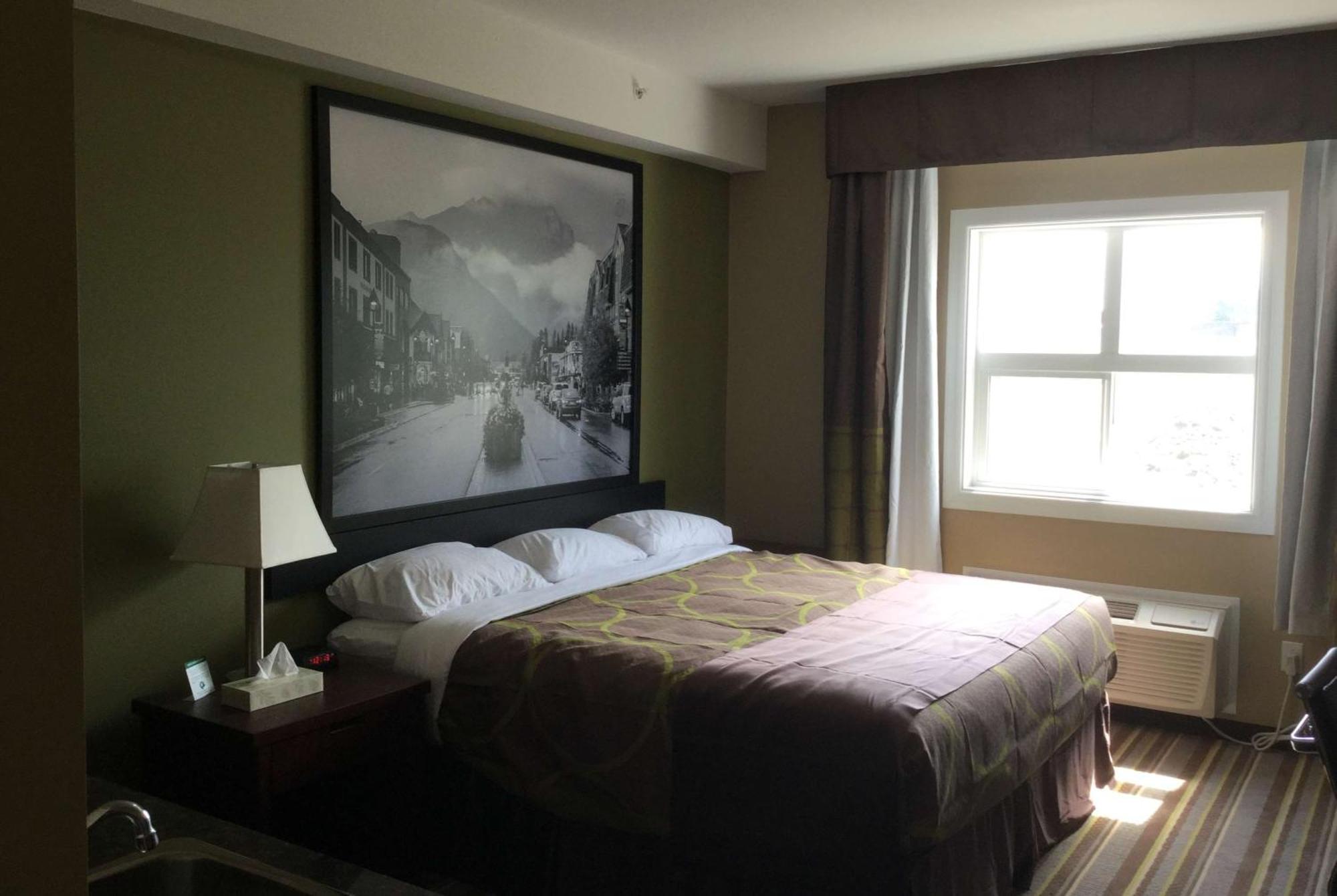 Super 8 By Wyndham Hardisty Hotel Buitenkant foto